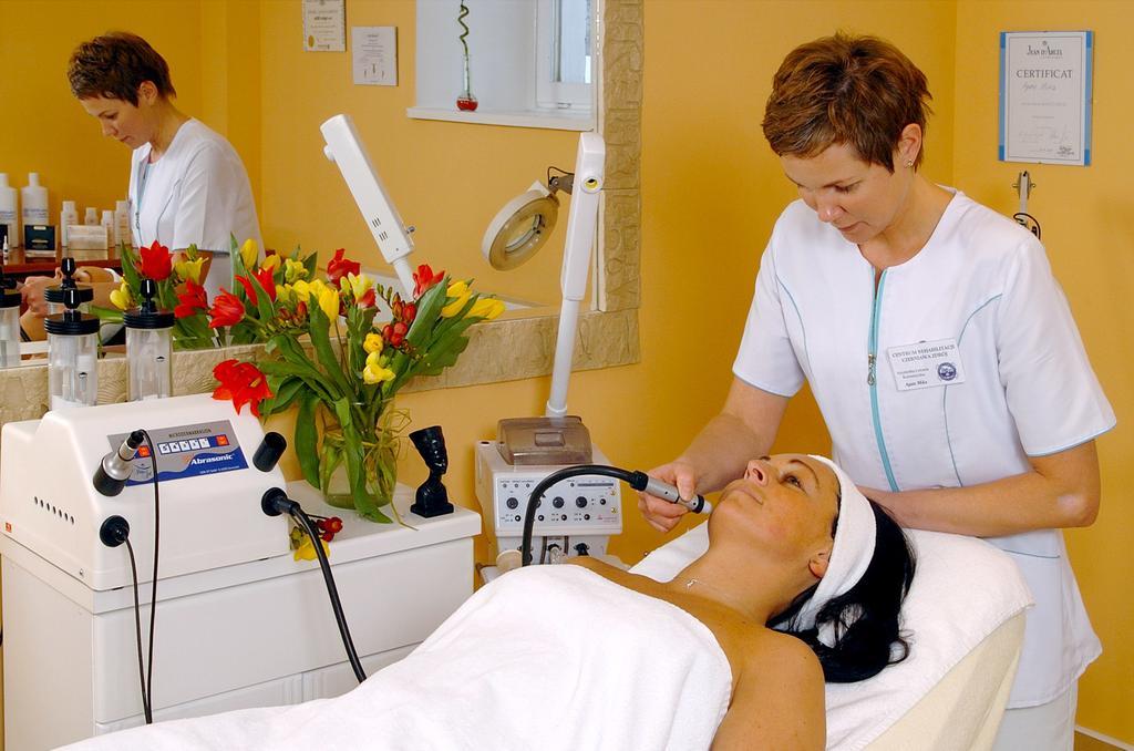 Klinika Mlodosci Medical Spa Свєрадув-Здруй Екстер'єр фото